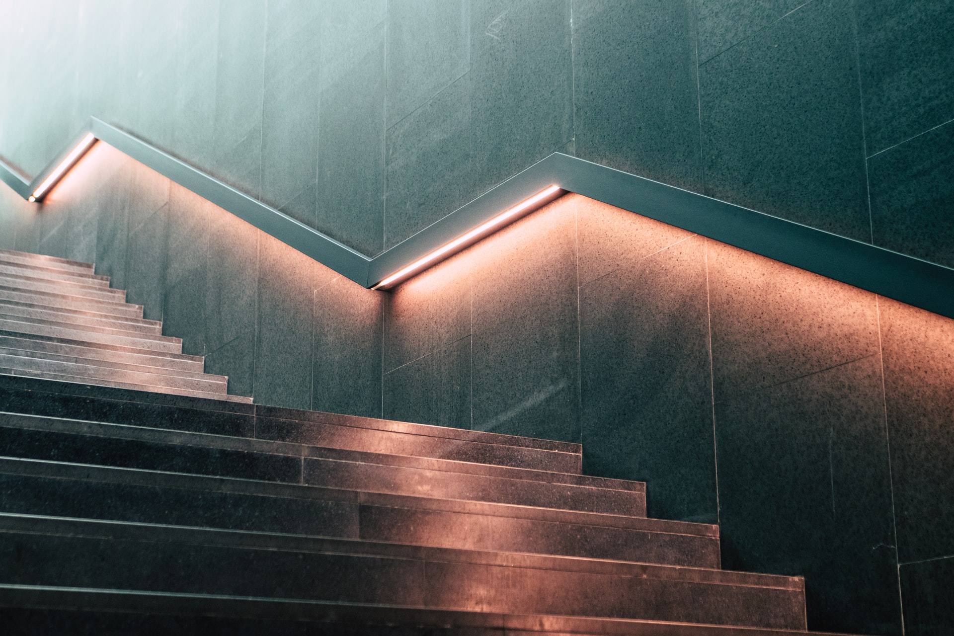 Co należy wiedzieć o schodach zabiegowych?